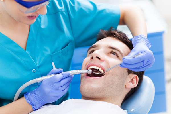Bezbolesne leczenie zębów? Wybierz dobry gabinet stomatologiczny!